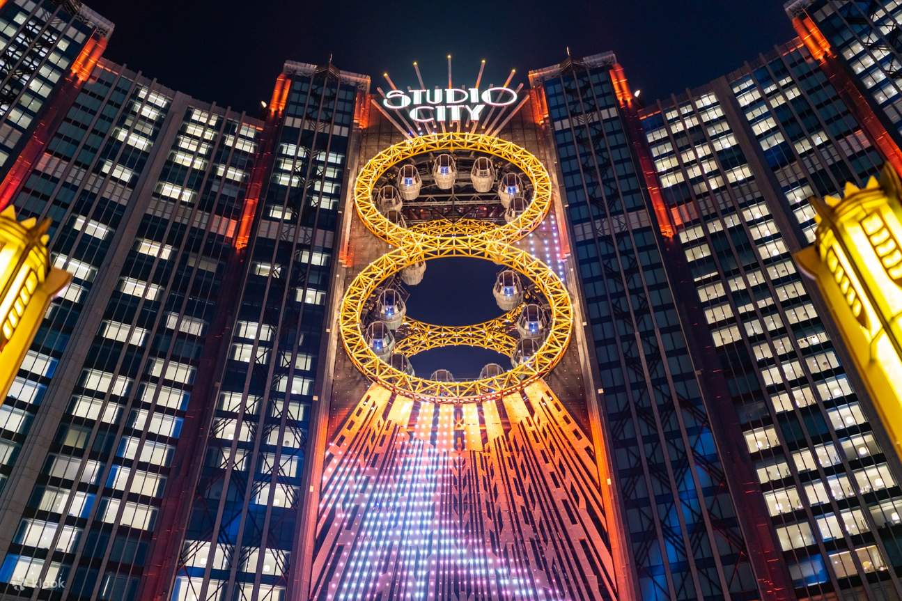 Der Golden Reel — das weltweit erste Riesenrad in Form einer Acht, Studio City Macau.